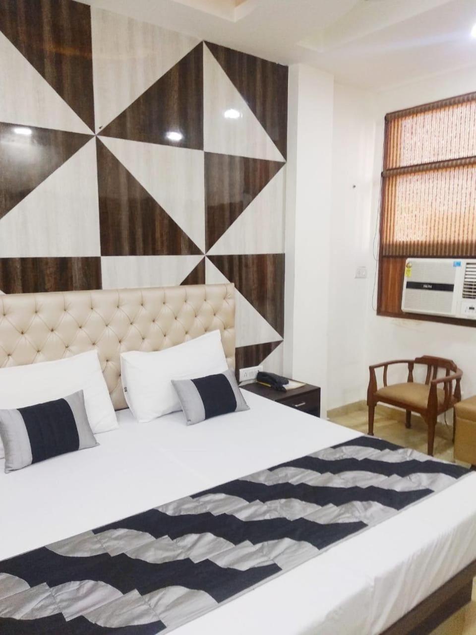 Hotel Spb 87 Near Karol Bagh Metro Station Delhi Extérieur photo