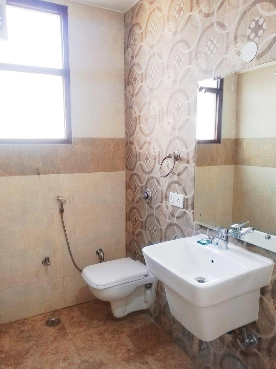 Hotel Spb 87 Near Karol Bagh Metro Station Delhi Extérieur photo
