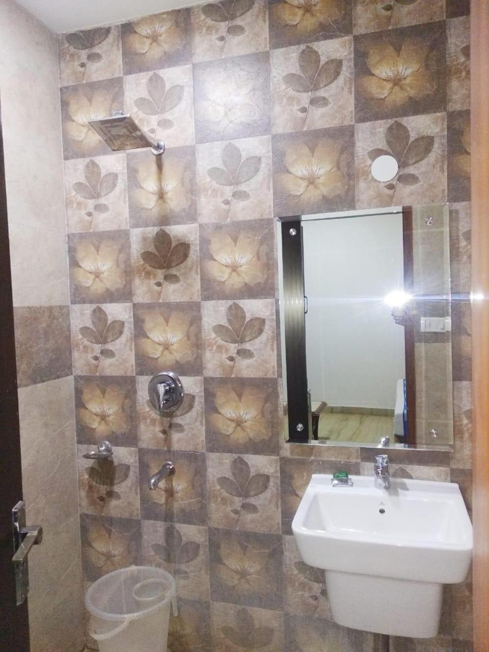 Hotel Spb 87 Near Karol Bagh Metro Station Delhi Extérieur photo